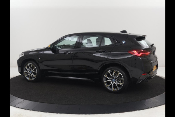 BMW X2 xDrive25e Goldplay Edition | SOH 82,1% | M Sport | Leder | Head-Up | Sportstoelen | 19'' velgen | Sfeerverlichting | Camera | Stoelverwarming | Navigatie | Full LED | Keyless | DAB | Park Assist | Memory | PHEV | Plug In
