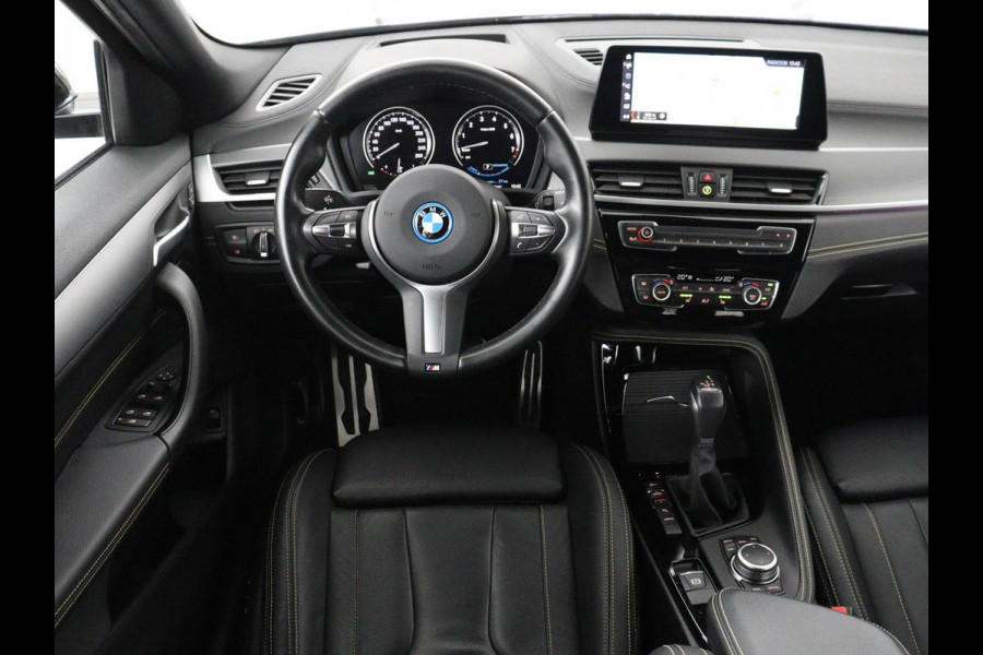 BMW X2 xDrive25e Goldplay Edition | SOH 82,1% | M Sport | Leder | Head-Up | Sportstoelen | 19'' velgen | Sfeerverlichting | Camera | Stoelverwarming | Navigatie | Full LED | Keyless | DAB | Park Assist | Memory | PHEV | Plug In