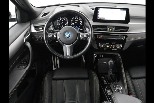 BMW X2 xDrive25e Goldplay Edition | SOH 82,1% | M Sport | Leder | Head-Up | Sportstoelen | 19'' velgen | Sfeerverlichting | Camera | Stoelverwarming | Navigatie | Full LED | Keyless | DAB | Park Assist | Memory | PHEV | Plug In