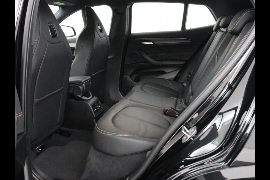 BMW X2 xDrive25e Goldplay Edition | SOH 82,1% | M Sport | Leder | Head-Up | Sportstoelen | 19'' velgen | Sfeerverlichting | Camera | Stoelverwarming | Navigatie | Full LED | Keyless | DAB | Park Assist | Memory | PHEV | Plug In