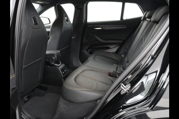 BMW X2 xDrive25e Goldplay Edition | SOH 82,1% | M Sport | Leder | Head-Up | Sportstoelen | 19'' velgen | Sfeerverlichting | Camera | Stoelverwarming | Navigatie | Full LED | Keyless | DAB | Park Assist | Memory | PHEV | Plug In