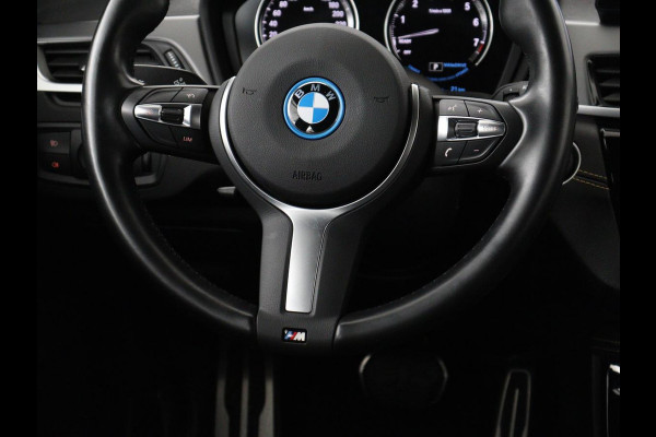 BMW X2 xDrive25e Goldplay Edition | SOH 82,1% | M Sport | Leder | Head-Up | Sportstoelen | 19'' velgen | Sfeerverlichting | Camera | Stoelverwarming | Navigatie | Full LED | Keyless | DAB | Park Assist | Memory | PHEV | Plug In