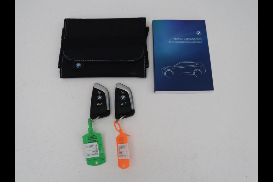 BMW X2 xDrive25e Goldplay Edition | SOH 82,1% | M Sport | Leder | Head-Up | Sportstoelen | 19'' velgen | Sfeerverlichting | Camera | Stoelverwarming | Navigatie | Full LED | Keyless | DAB | Park Assist | Memory | PHEV | Plug In