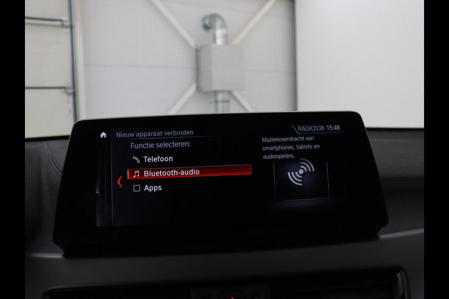 BMW X2 xDrive25e Goldplay Edition | SOH 82,1% | M Sport | Leder | Head-Up | Sportstoelen | 19'' velgen | Sfeerverlichting | Camera | Stoelverwarming | Navigatie | Full LED | Keyless | DAB | Park Assist | Memory | PHEV | Plug In