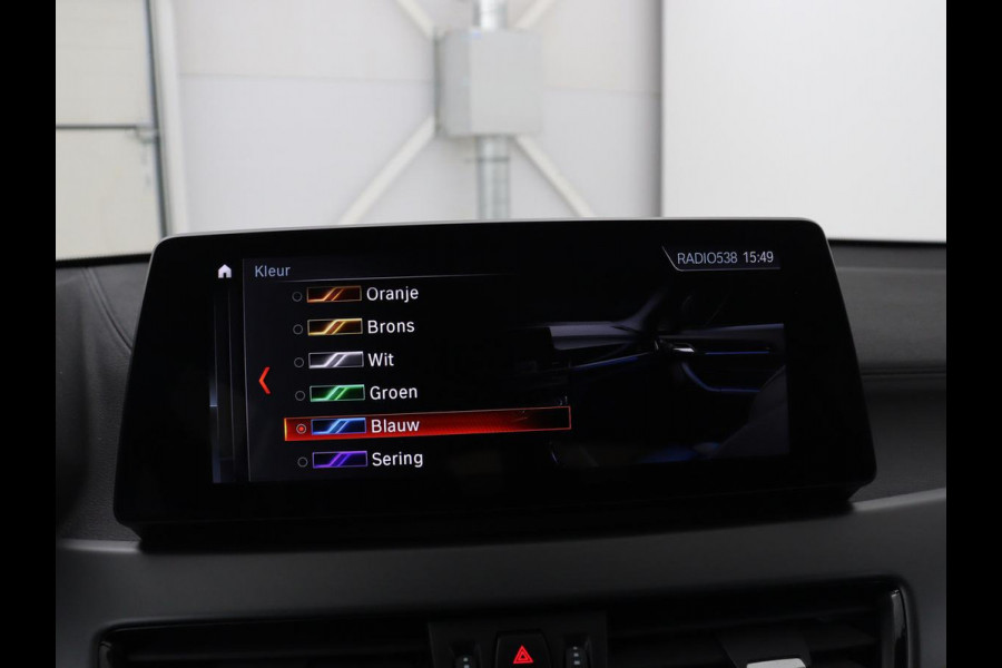 BMW X2 xDrive25e Goldplay Edition | SOH 82,1% | M Sport | Leder | Head-Up | Sportstoelen | 19'' velgen | Sfeerverlichting | Camera | Stoelverwarming | Navigatie | Full LED | Keyless | DAB | Park Assist | Memory | PHEV | Plug In