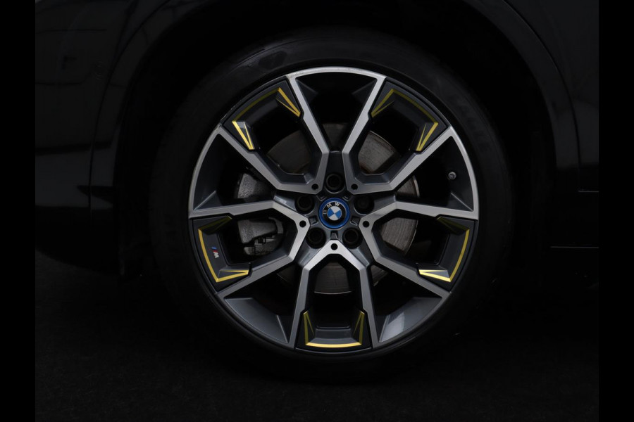 BMW X2 xDrive25e Goldplay Edition | SOH 82,1% | M Sport | Leder | Head-Up | Sportstoelen | 19'' velgen | Sfeerverlichting | Camera | Stoelverwarming | Navigatie | Full LED | Keyless | DAB | Park Assist | Memory | PHEV | Plug In