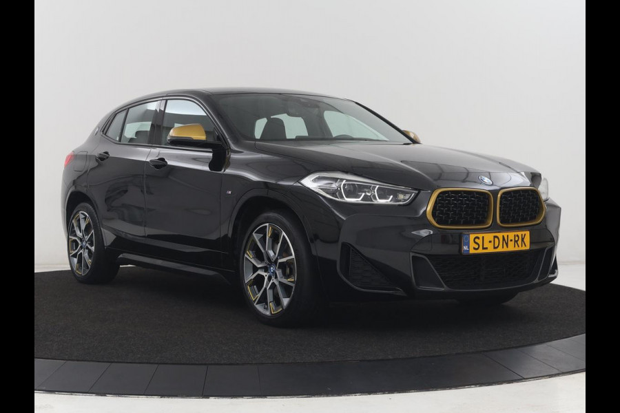 BMW X2 xDrive25e Goldplay Edition | SOH 82,1% | M Sport | Leder | Head-Up | Sportstoelen | 19'' velgen | Sfeerverlichting | Camera | Stoelverwarming | Navigatie | Full LED | Keyless | DAB | Park Assist | Memory | PHEV | Plug In