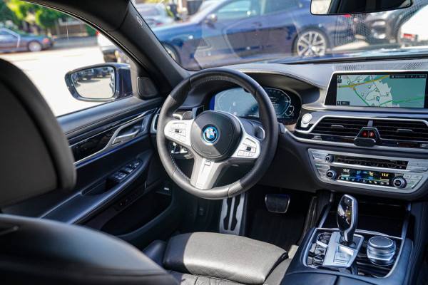 BMW 7 Serie 745e High Executive | Stoelverkoeling | Stuurwiel verwarming | Harman/Kardon | Driving Assistant | Soft Close | NIEUW