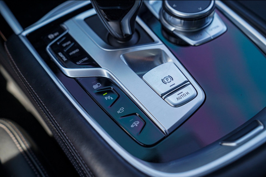 BMW 7 Serie 745e High Executive | Stoelverkoeling | Stuurwiel verwarming | Harman/Kardon | Driving Assistant | Soft Close | NIEUW