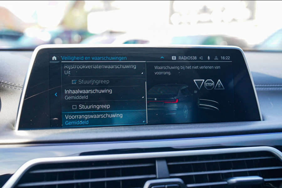 BMW 7 Serie 745e High Executive | Stoelverkoeling | Stuurwiel verwarming | Harman/Kardon | Driving Assistant | Soft Close | NIEUW