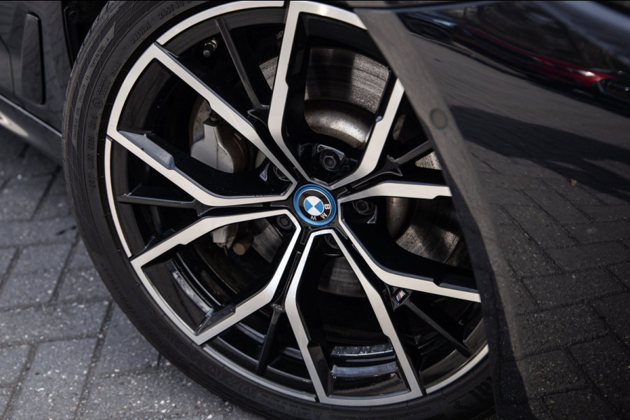 BMW 5 Serie Touring 530e M Sport / Apple Carplay / LED / PHEV / Trekhaak / Stoel Verwarming