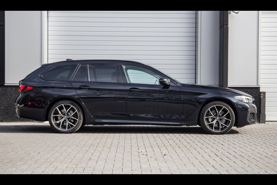 BMW 5 Serie Touring 530e M Sport / Apple Carplay / LED / PHEV / Trekhaak / Stoel Verwarming