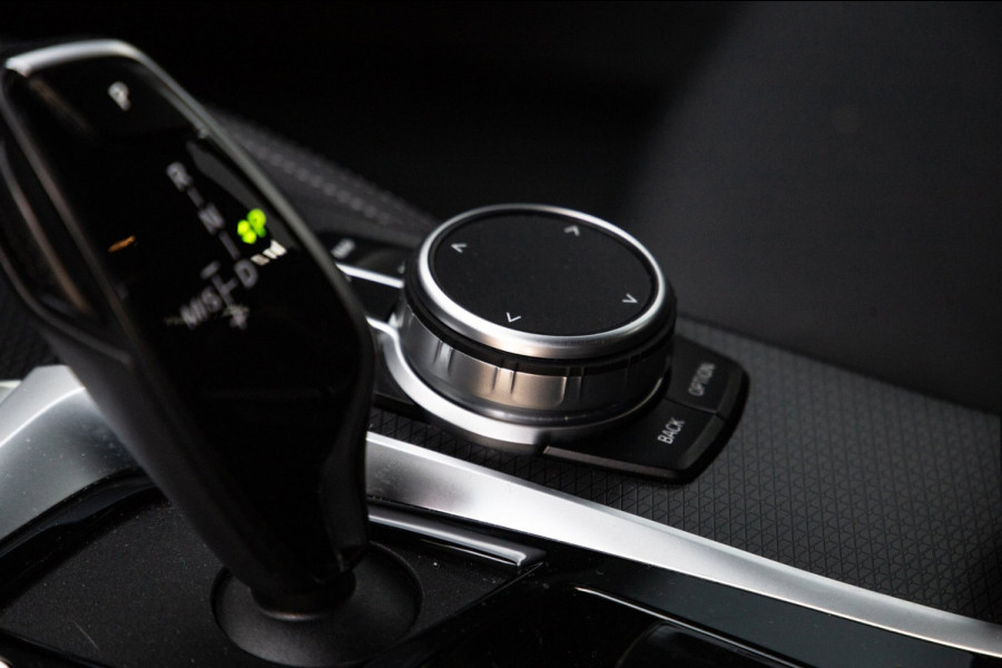 BMW 5 Serie Touring 530e M Sport / Apple Carplay / LED / PHEV / Trekhaak / Stoel Verwarming
