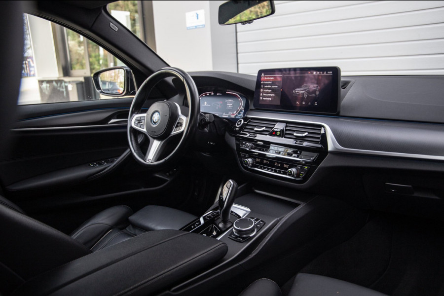 BMW 5 Serie Touring 530e M Sport / Apple Carplay / LED / PHEV / Trekhaak / Stoel Verwarming