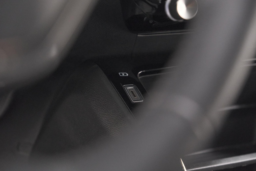 Peugeot e-208 EV Active Pack 50 kWh | SOH 91,3% | 11 KW LADER | IJSKOUDE Climate Control | Parkeersensoren | Apple Carplay