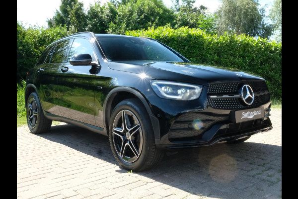 Mercedes-Benz GLC 300e 4MATIC AMG Line 320 PK | AMG Pakket | PHEV | Panormadak | Trekhaak inklapbaar | Stoelverwarming | Elektrische klep | LED | Lederen bekleding | Elektrisch verstelbare stoelen |