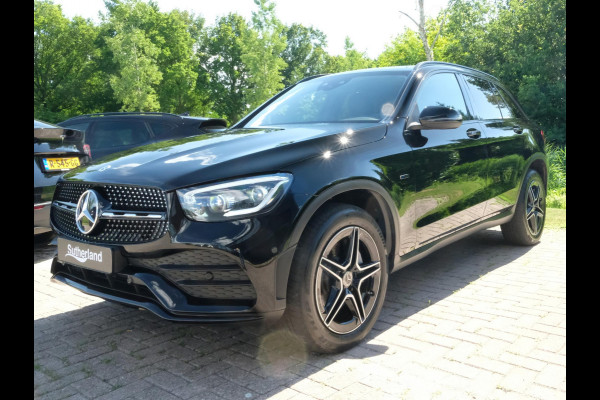 Mercedes-Benz GLC 300e 4MATIC AMG Line 320 PK | AMG Pakket | PHEV | Panormadak | Trekhaak inklapbaar | Stoelverwarming | Elektrische klep | LED | Lederen bekleding | Elektrisch verstelbare stoelen |