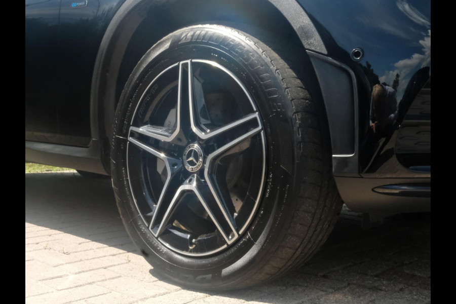 Mercedes-Benz GLC 300e 4MATIC AMG Line 320 PK | AMG Pakket | PHEV | Panormadak | Trekhaak inklapbaar | Stoelverwarming | Elektrische klep | LED | Lederen bekleding | Elektrisch verstelbare stoelen |