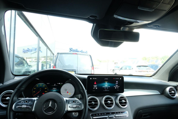 Mercedes-Benz GLC 300e 4MATIC AMG Line 320 PK | AMG Pakket | PHEV | Panormadak | Trekhaak inklapbaar | Stoelverwarming | Elektrische klep | LED | Lederen bekleding | Elektrisch verstelbare stoelen |