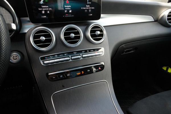 Mercedes-Benz GLC 300e 4MATIC AMG Line 320 PK | AMG Pakket | PHEV | Panormadak | Trekhaak inklapbaar | Stoelverwarming | Elektrische klep | LED | Lederen bekleding | Elektrisch verstelbare stoelen |