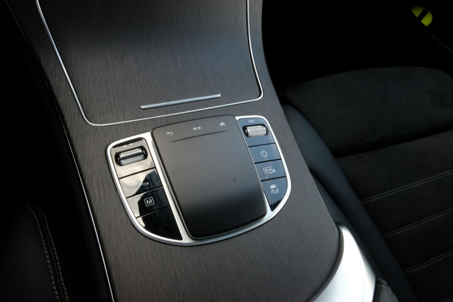 Mercedes-Benz GLC 300e 4MATIC AMG Line 320 PK | AMG Pakket | PHEV | Panormadak | Trekhaak inklapbaar | Stoelverwarming | Elektrische klep | LED | Lederen bekleding | Elektrisch verstelbare stoelen |