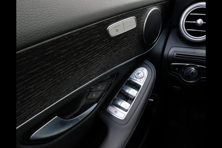 Mercedes-Benz GLC 300e 4MATIC AMG Line 320 PK | AMG Pakket | PHEV | Panormadak | Trekhaak inklapbaar | Stoelverwarming | Elektrische klep | LED | Lederen bekleding | Elektrisch verstelbare stoelen |