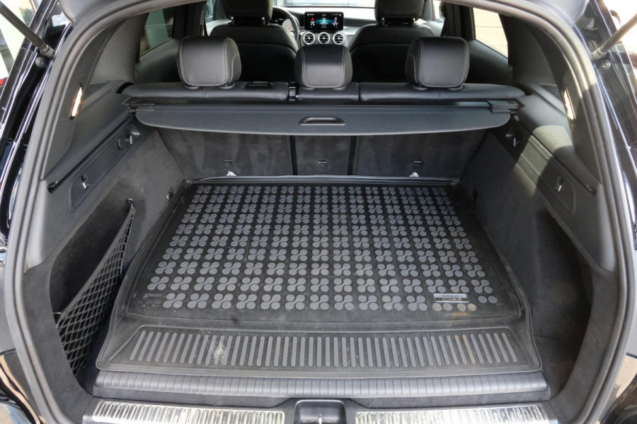 Mercedes-Benz GLC 300e 4MATIC AMG Line 320 PK | AMG Pakket | PHEV | Panormadak | Trekhaak inklapbaar | Stoelverwarming | Elektrische klep | LED | Lederen bekleding | Elektrisch verstelbare stoelen |