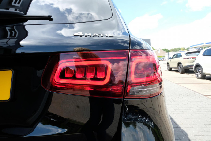 Mercedes-Benz GLC 300e 4MATIC AMG Line 320 PK | AMG Pakket | PHEV | Panormadak | Trekhaak inklapbaar | Stoelverwarming | Elektrische klep | LED | Lederen bekleding | Elektrisch verstelbare stoelen |