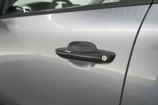 Citroën C4 Puretech 130 Feel | Trekhaak | Camera | Allseason Banden | Climate Control | Parkeersensoren