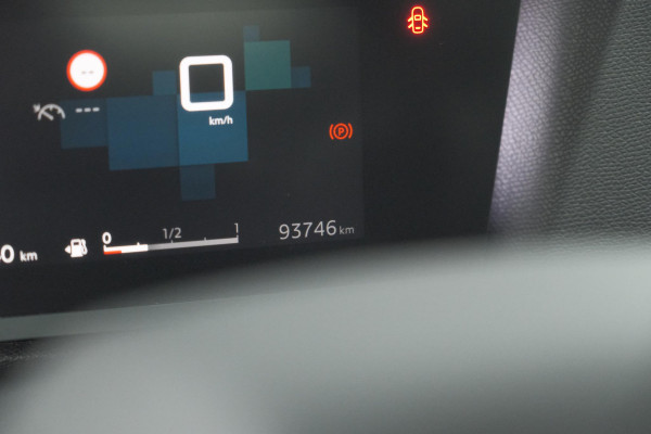 Citroën C4 Puretech 130 Feel | Trekhaak | Camera | Allseason Banden | Climate Control | Parkeersensoren