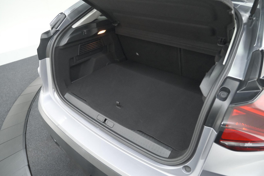 Citroën C4 Puretech 130 Feel | Trekhaak | Camera | Allseason Banden | Climate Control | Parkeersensoren