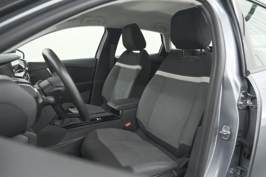 Citroën C4 Puretech 130 Feel | Trekhaak | Camera | Allseason Banden | Climate Control | Parkeersensoren