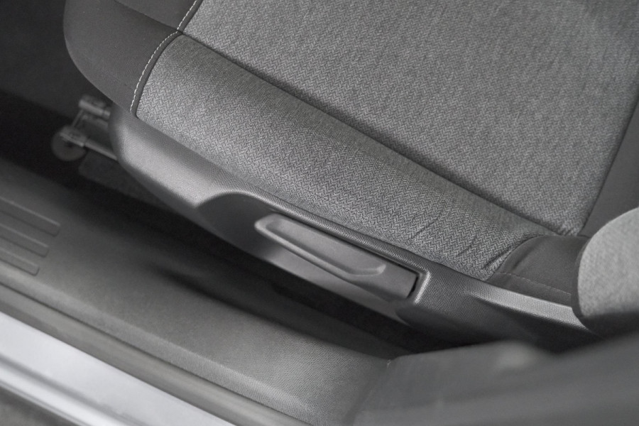 Citroën C4 Puretech 130 Feel | Trekhaak | Camera | Allseason Banden | Climate Control | Parkeersensoren