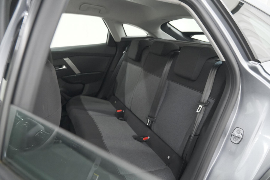 Citroën C4 Puretech 130 Feel | Trekhaak | Camera | Allseason Banden | Climate Control | Parkeersensoren