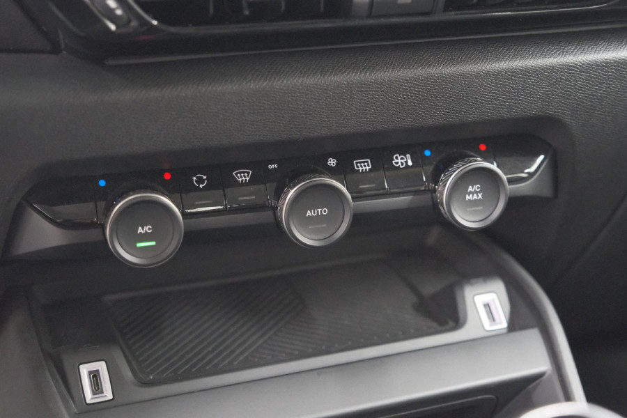 Citroën C4 Puretech 130 Feel | Trekhaak | Camera | Allseason Banden | Climate Control | Parkeersensoren