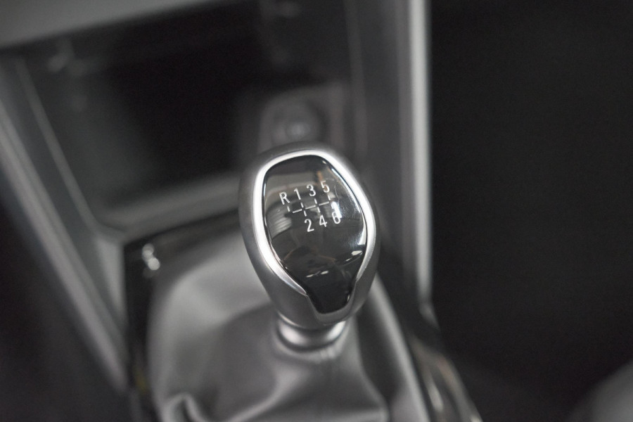 Citroën C4 Puretech 130 Feel | Trekhaak | Camera | Allseason Banden | Climate Control | Parkeersensoren
