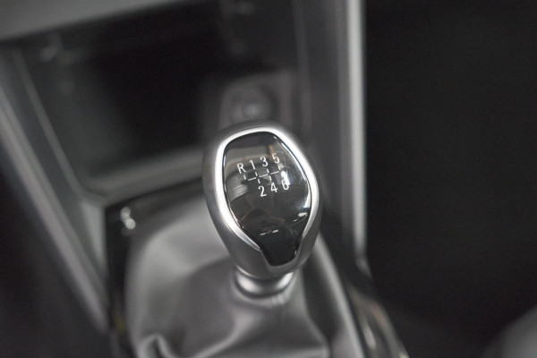 Citroën C4 Puretech 130 Feel | Trekhaak | Camera | Allseason Banden | Climate Control | Parkeersensoren
