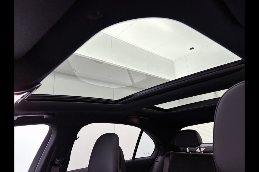 Mercedes-Benz C-Klasse 300 e Business Solution AMG | Nightpakket | GUARD 360° Plus | Burmester® 3D surround sound | Trekhaak | Middenconsole metaalstructuur | Panoramaschuifdak | 360° camera | Diamond grill |