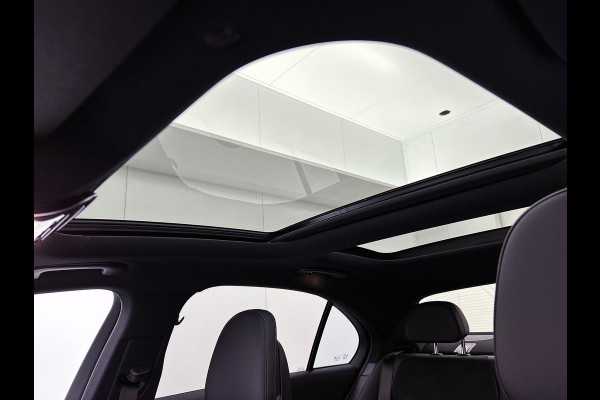 Mercedes-Benz C-Klasse 300 e Business Solution AMG | Nightpakket | GUARD 360° Plus | Burmester® 3D surround sound | Trekhaak | Middenconsole metaalstructuur | Panoramaschuifdak | 360° camera | Diamond grill |