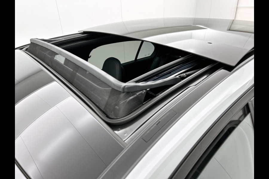 Mercedes-Benz C-Klasse 300 e Business Solution AMG | Nightpakket | GUARD 360° Plus | Burmester® 3D surround sound | Trekhaak | Middenconsole metaalstructuur | Panoramaschuifdak | 360° camera | Diamond grill |