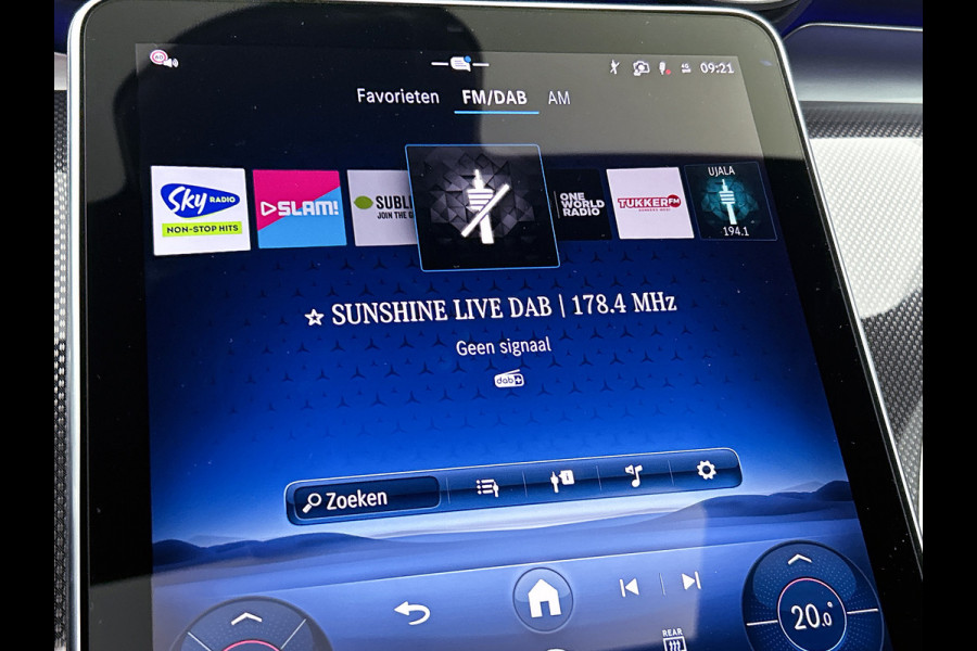 Mercedes-Benz C-Klasse 300 e Business Solution AMG | Nightpakket | GUARD 360° Plus | Burmester® 3D surround sound | Trekhaak | Middenconsole metaalstructuur | Panoramaschuifdak | 360° camera | Diamond grill |