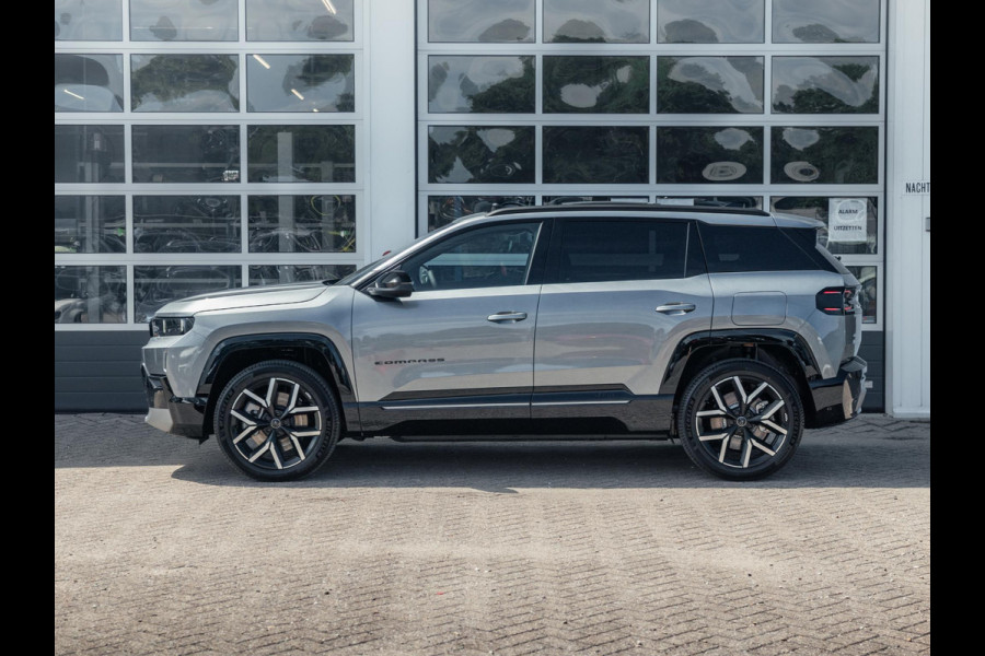 Jeep Compass First Edition 74 kWh | Adapt. Cruise | Camera | Carplay | 20" | Elektr. A-Klep | Navi | Winter Pack | Schuif/Kanteldak | Premium Pack | Conv. Pack | Warmtepomp