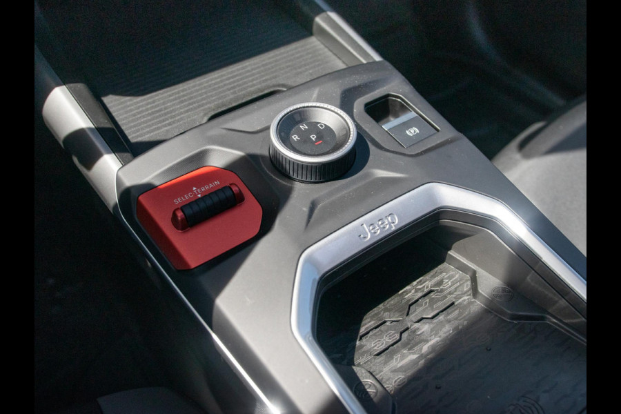 Jeep Compass First Edition 74 kWh | Adapt. Cruise | Camera | Carplay | 20" | Elektr. A-Klep | Navi | Winter Pack | Schuif/Kanteldak | Premium Pack | Conv. Pack | Warmtepomp