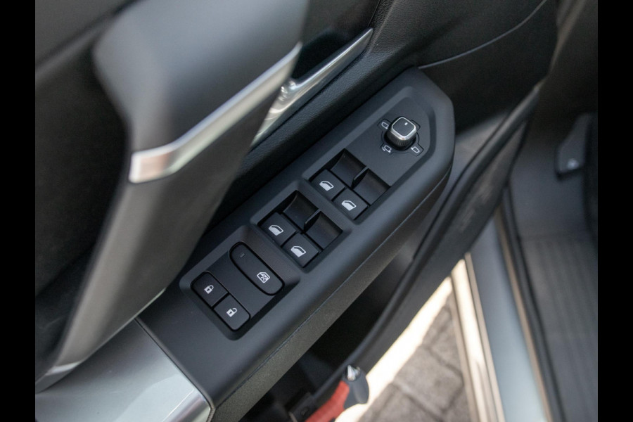 Jeep Compass First Edition 74 kWh | Adapt. Cruise | Camera | Carplay | 20" | Elektr. A-Klep | Navi | Winter Pack | Schuif/Kanteldak | Premium Pack | Conv. Pack | Warmtepomp