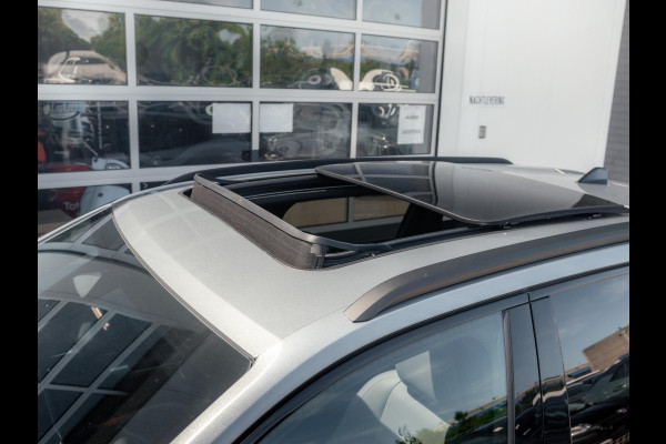 Jeep Compass First Edition 74 kWh | Adapt. Cruise | Camera | Carplay | 20" | Elektr. A-Klep | Navi | Winter Pack | Schuif/Kanteldak | Premium Pack | Conv. Pack | Warmtepomp