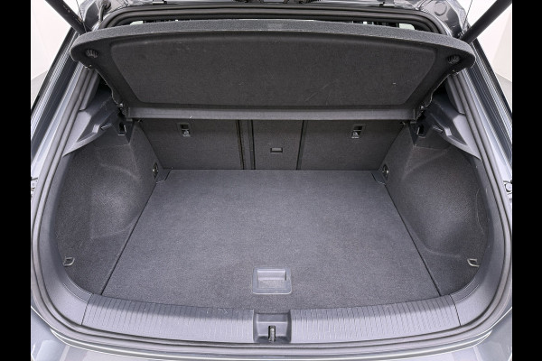 Volkswagen T-Roc 1.5TSI Automaat R-Line Panoramadak Stoelverwarming Adap.Cruise Virtal Cockpit Camera Elek.Achterklep Navi Apple Carplay Android  Keyless Pdc Privacy Glas Lmv Led DAB+ Licht-Regensensor