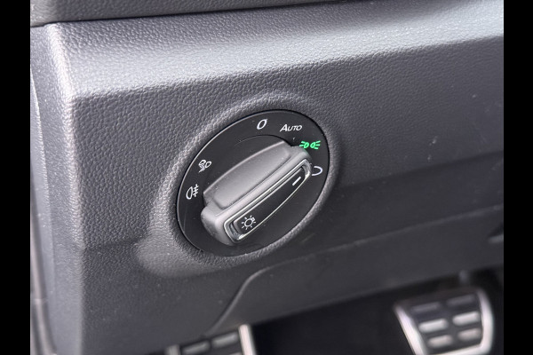 Volkswagen T-Roc 1.5TSI Automaat R-Line Panoramadak Stoelverwarming Adap.Cruise Virtal Cockpit Camera Elek.Achterklep Navi Apple Carplay Android  Keyless Pdc Privacy Glas Lmv Led DAB+ Licht-Regensensor