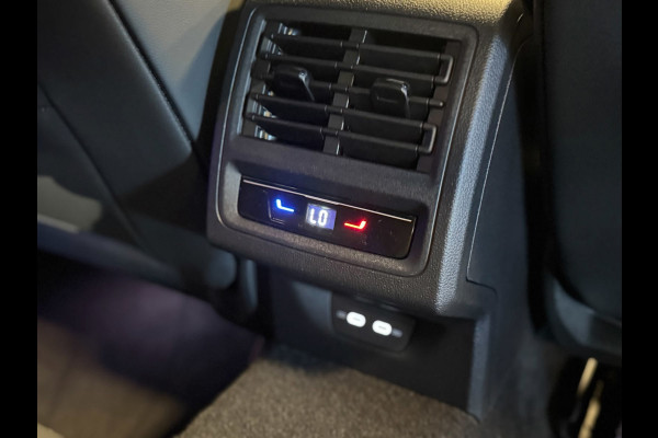 Volkswagen Golf 2.0 TSI GTI Clubsport / Pano / H/K / HUD / Camera / Stuurverwarming / IQ lights / Stoelverwarming / Keyless