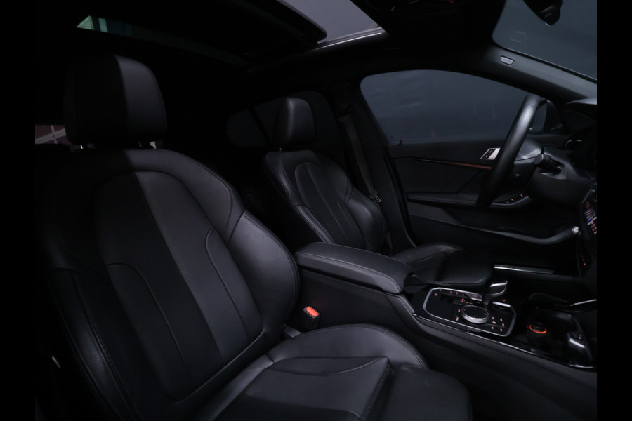 BMW 1-serie 118i M Sport [SCHUIFKANTELDAK, APPLE CARPLAY, ANDROID AUTO, STOELVERWARMING, STUURVERWARMING, ACHTERUITRIJCAMERA, PDC V+A, LED KOPLAMPEN, SPORTSTOELEN, 2-ZONE CLIMATE CONTROL, CRUISE CONTROL, NIEUWSTAAT]