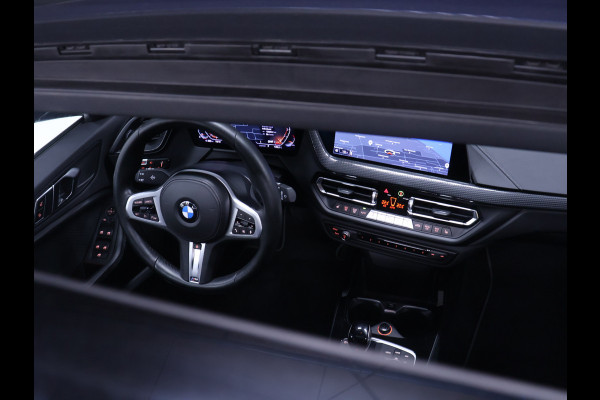 BMW 1-serie 118i M Sport [SCHUIFKANTELDAK, APPLE CARPLAY, ANDROID AUTO, STOELVERWARMING, STUURVERWARMING, ACHTERUITRIJCAMERA, PDC V+A, LED KOPLAMPEN, SPORTSTOELEN, 2-ZONE CLIMATE CONTROL, CRUISE CONTROL, NIEUWSTAAT]